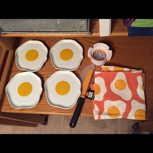NWT Crate and Barrel Egg Set